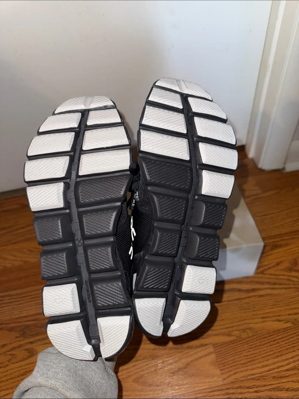 On Running lightweight knit